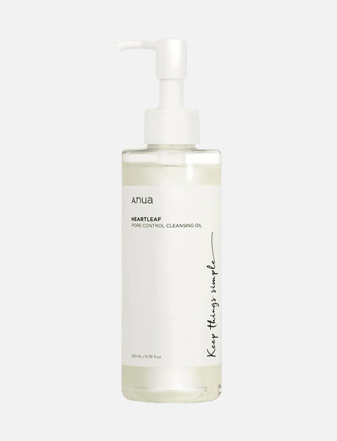 Es ist das Anua Heartleaf Pore Control Cleansing Oil vor hellgrauem Hintergrund zu sehen.