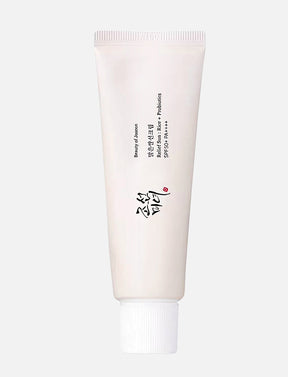 Der Beauty of Joseon Relief Sun Rice+ Probiotics Sunscreen vor hellgrauem Hintergrund.