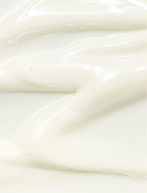 Es ist die leichte Textur von dem Beauty of Joseon Relief Sun Rice+ Probiotics Sunscreen zu sehen.