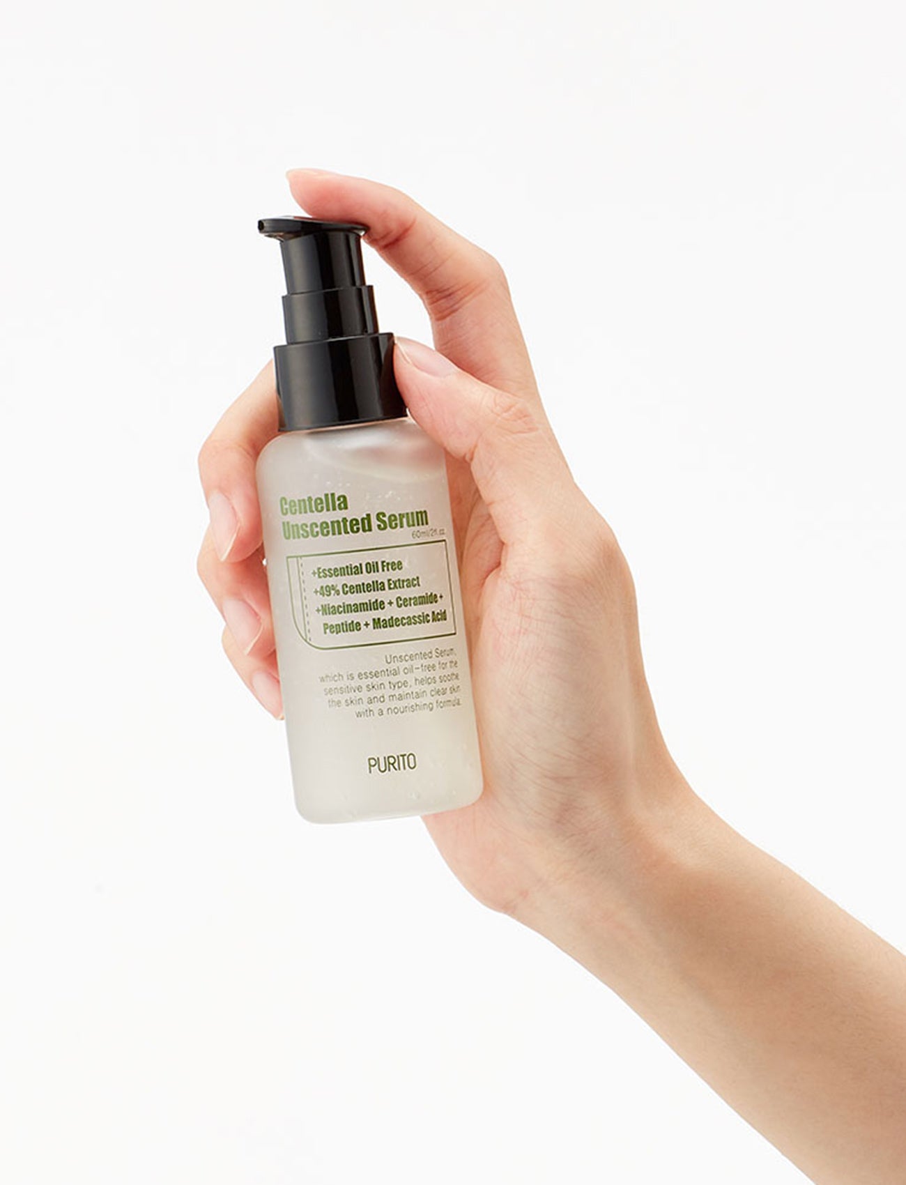 Das Purito Centella Unscented Serum wird hochgehalten.