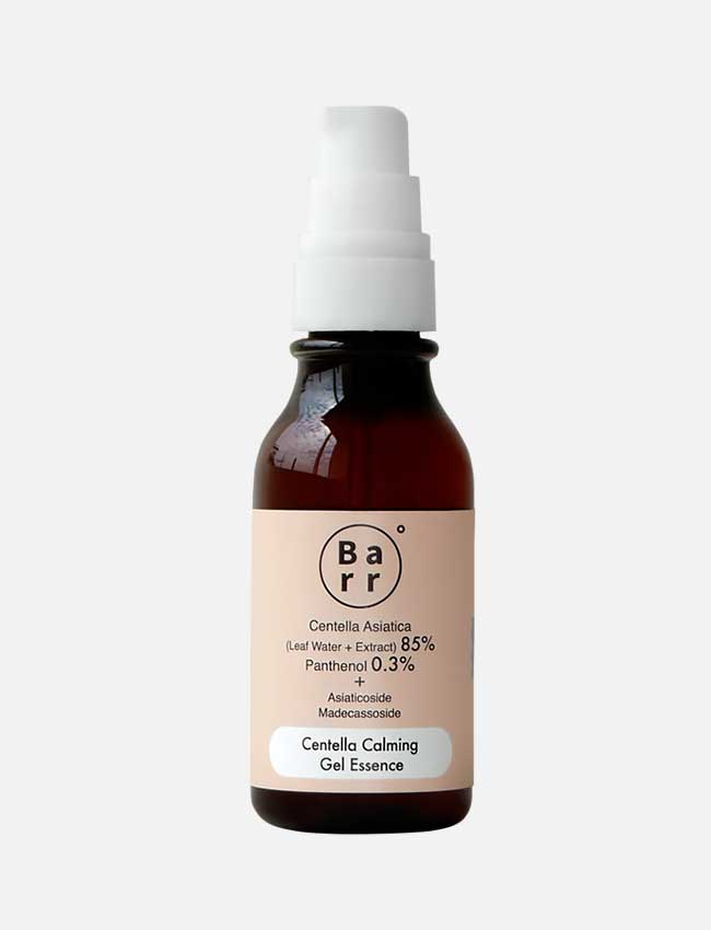 Die Barr Centella Calming Gel Essence vor hellgrauem Hintergrund.