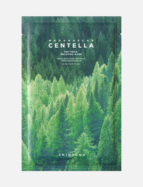Produktfoto der SKIN1004 Madagascar Centella Tea-Trica Relaxing Mask mit grünem Waldmotiv auf der Verpackung.