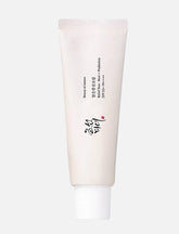 Der Beauty of Joseon Relief Sun Rice+ Probiotics Sunscreen vor hellgrauem Hintergrund.