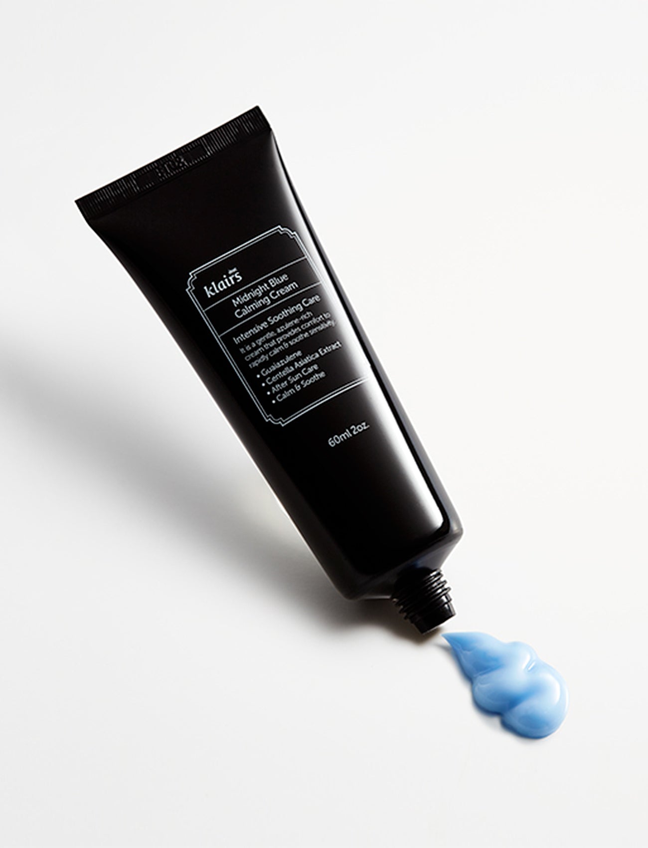 Die blaue Textur der Dear Klairs Midnight Blue Calming Cream inklusive des gesamten Produktes.